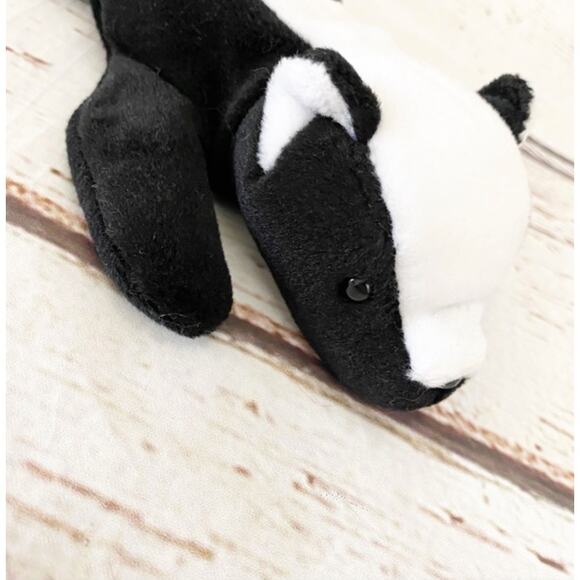 TY BEANIE BABIES Stinky the Skunk - Picture 3 of 6